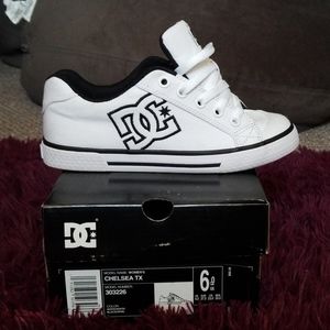 Brand new women's sneakers, worn only 1x!